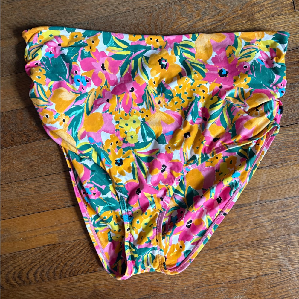 Yellow Knit Halter Top with Floral High-Waisted Bottoms, Leaf-Print Shorts - Picture 4 of 7